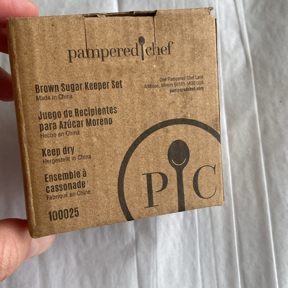 NEW Pampered Chef Brown Sugar Keeper Set of 2 - Picture 4 of 6